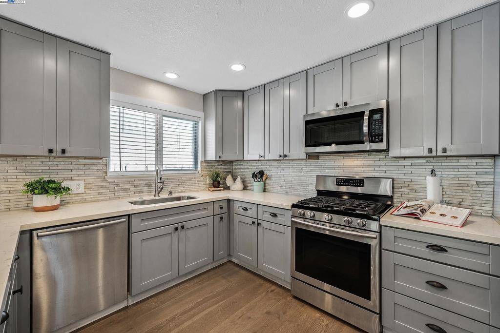 San Ramon, CA 94583,17 Helix Ct
