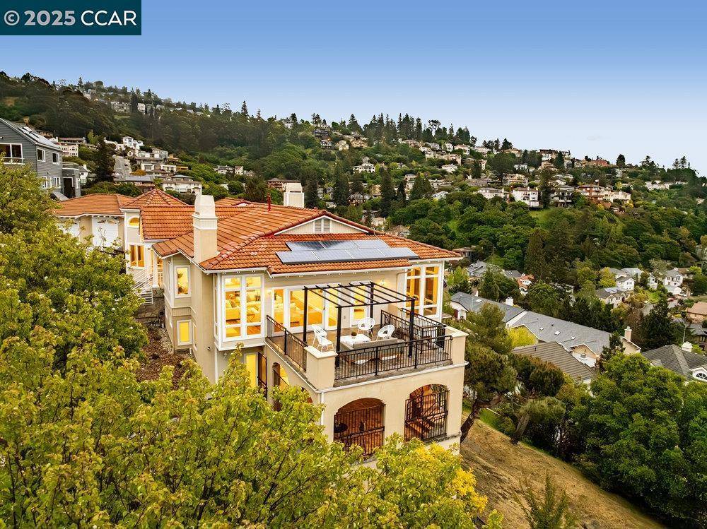 Oakland, CA 94611,6585 Swainland Rd