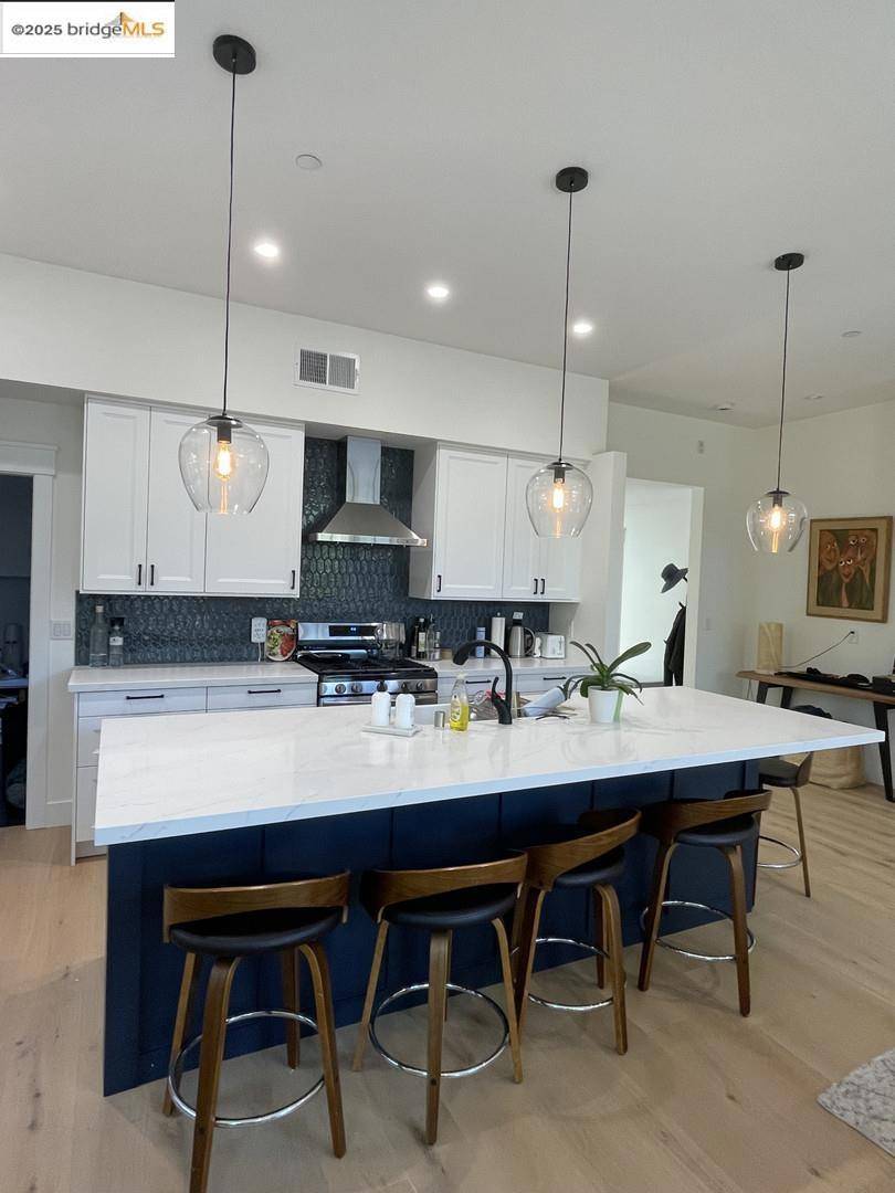 Menlo Park, CA 94025,911 Peggy LN