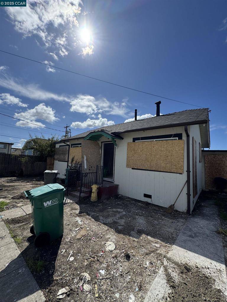Oakland, CA 94603,9525 Peach St