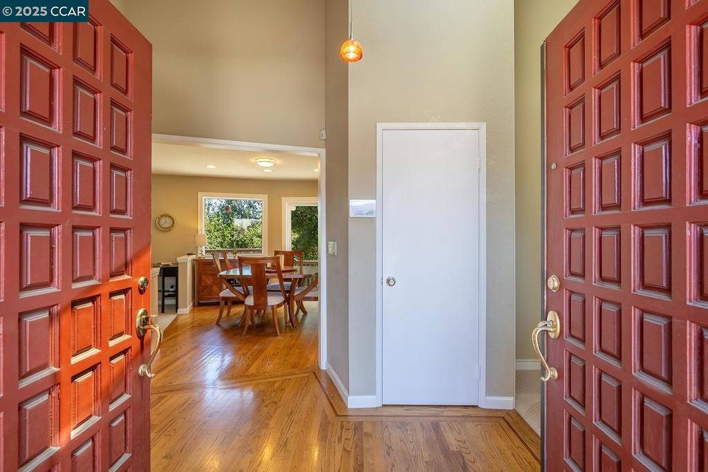Castro Valley, CA 94552,6082 Slopeview Ct