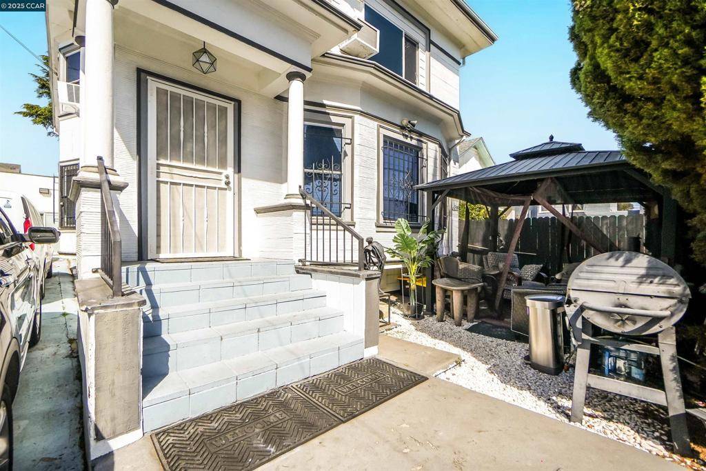 Oakland, CA 94110-6117,2510 E 21st ST
