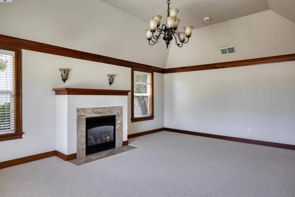 Vallejo, CA 94590,1637 Lemon St