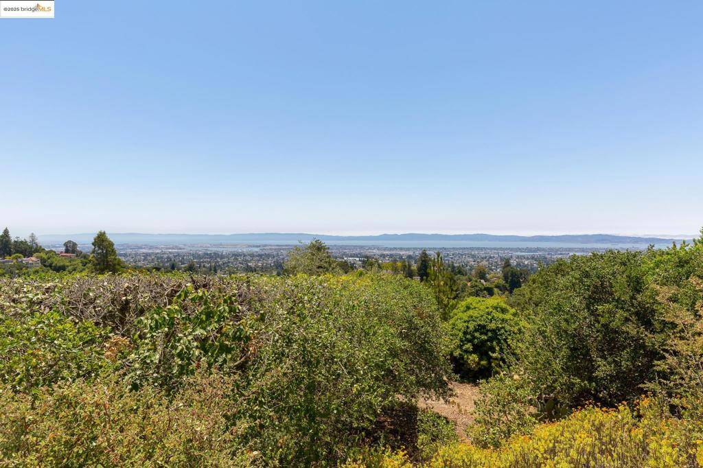 Oakland, CA 94611,6801 Estates Dr