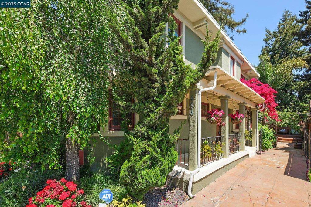 Oakland, CA 94618,484 Forest St