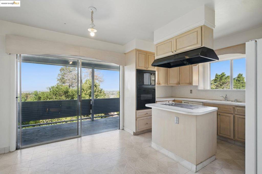 Oakland, CA 94619,4689 Reinhardt Dr