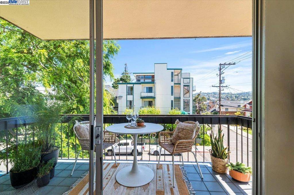 Oakland, CA 94610,555 Jean St #626