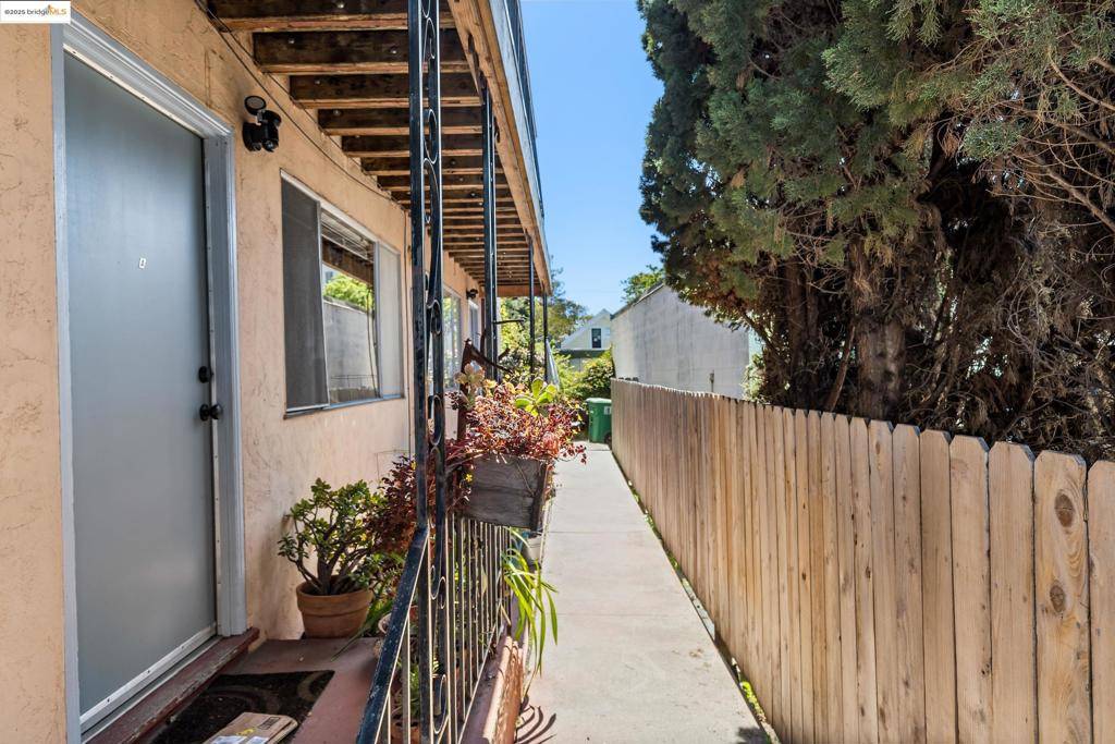 Berkeley, CA 94705,2410 Stuart St