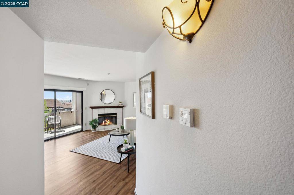 Hayward, CA 94546,21103 Gary Dr #109A