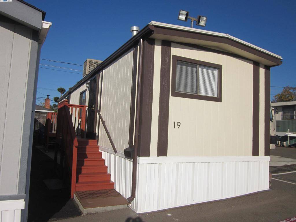 Castro Valley, CA 94546-6061,3998 Castro Valley Blvd
