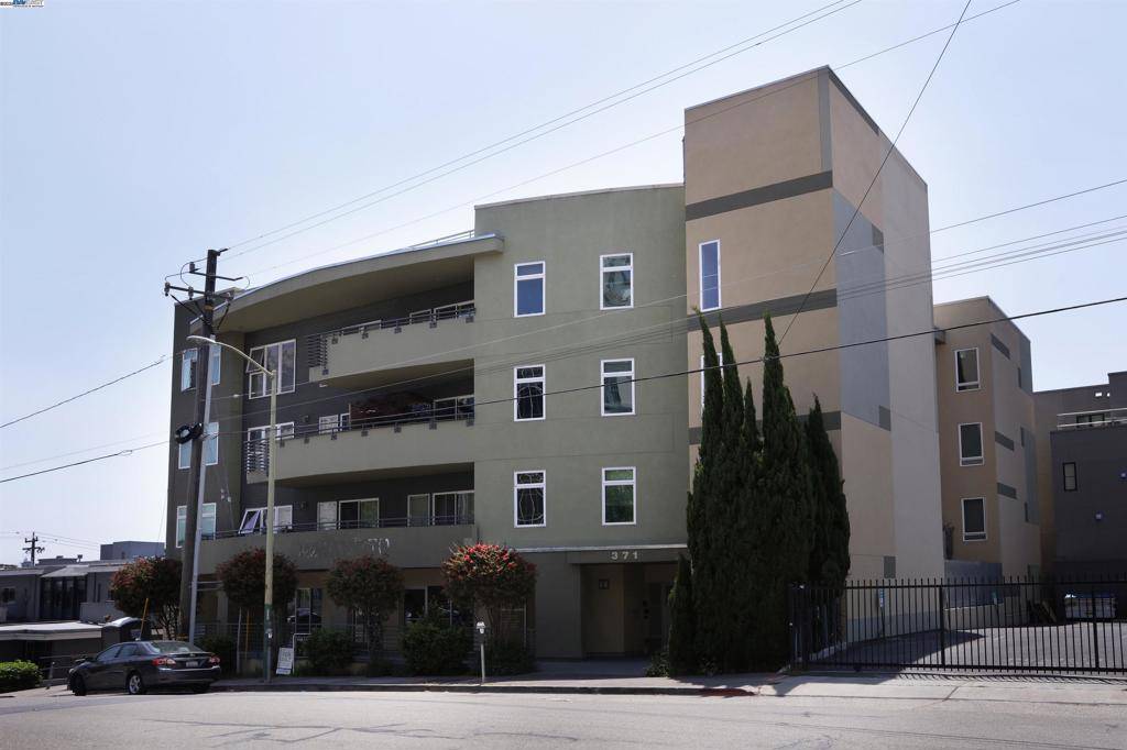 Oakland, CA 94609,371 30th #201