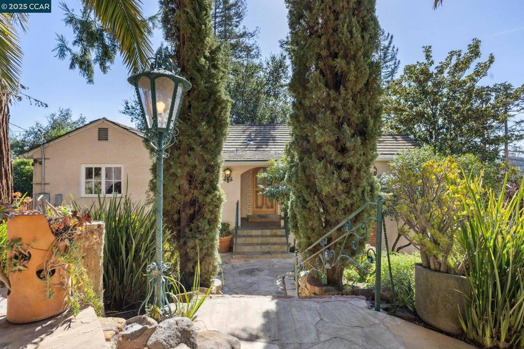 Orinda, CA 94563-1527,40 Las Palomas