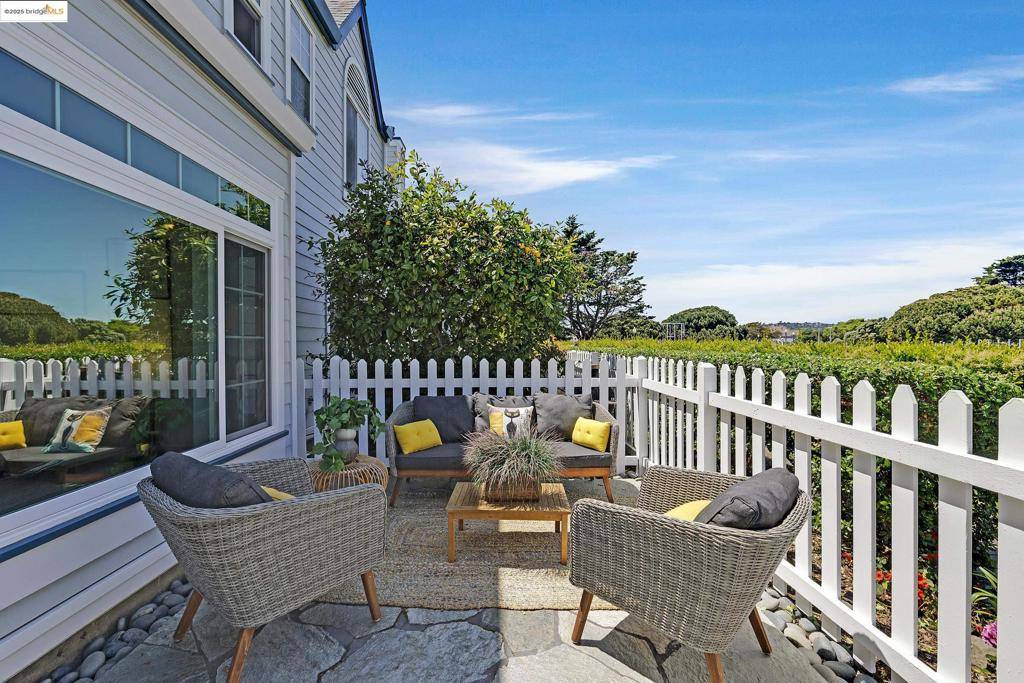 Richmond, CA 94804,408 Commodore Dr