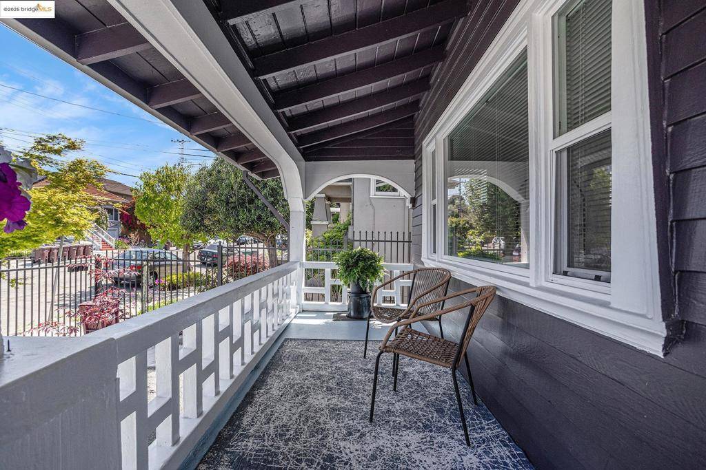Oakland, CA 94608,879 45Th St