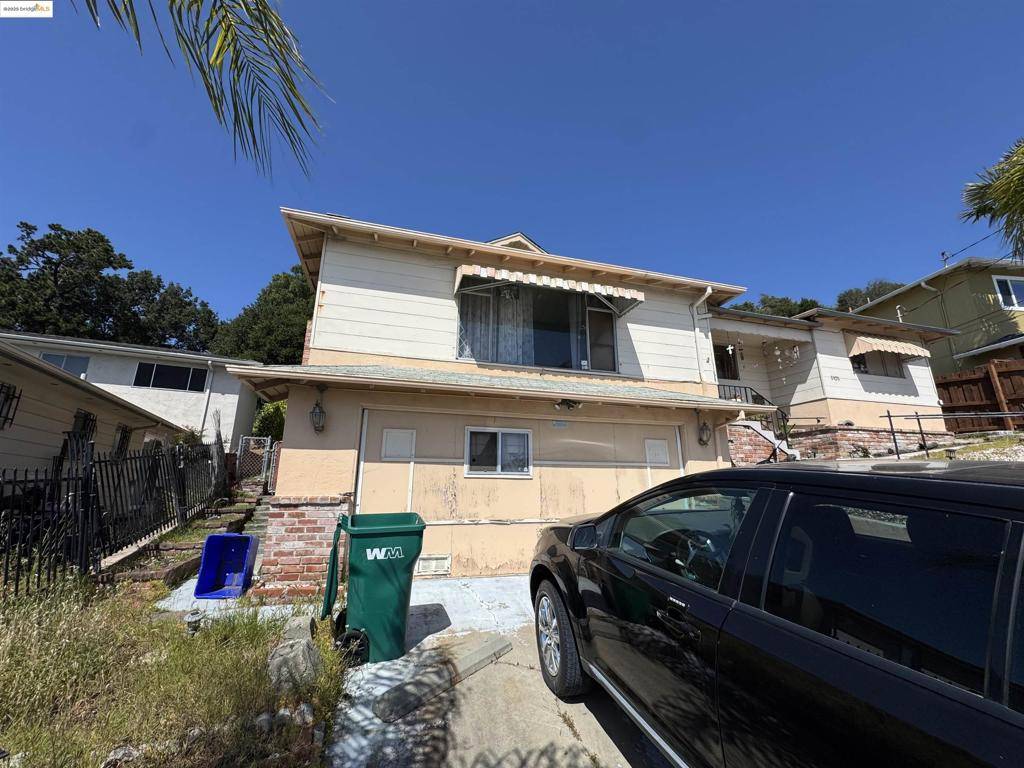 Oakland, CA 94605,8426 Aster Ave