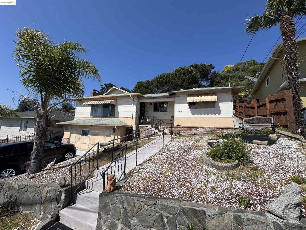 Oakland, CA 94605,8426 Aster Ave