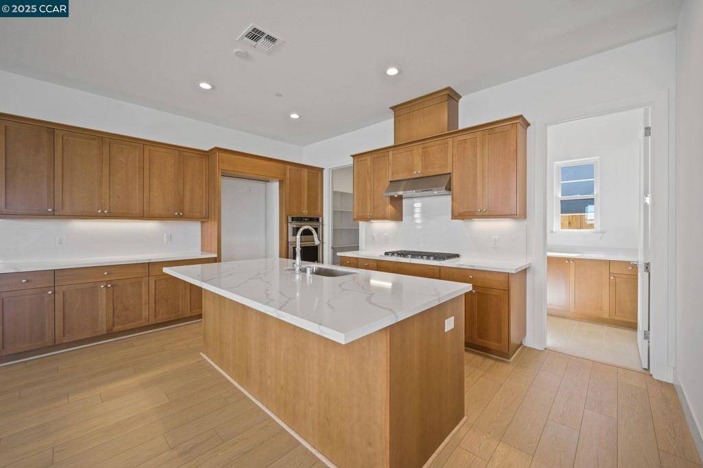 Tracy, CA 95377,2870 Lakeshore Ave