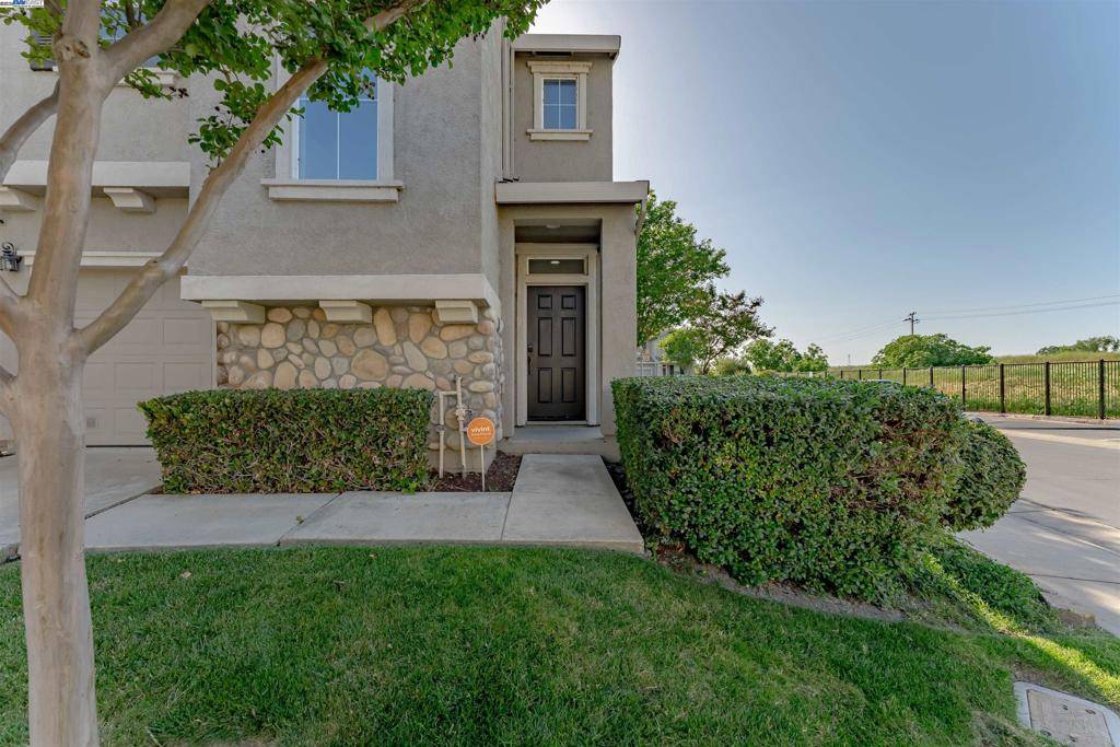 West Sacramento, CA 95691,2530 Gooseberry Cir