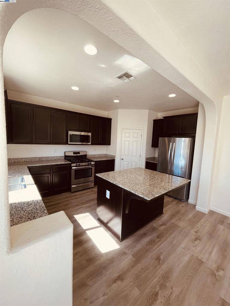 Newman, CA 95360,941 Haycastle Ct