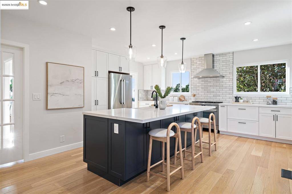 Oakland, CA 94611,5800 Mendoza Dr