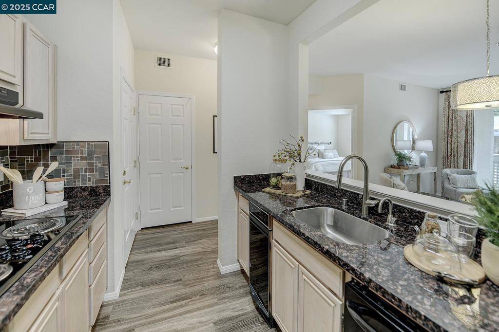 Walnut Creek, CA 94595,1860 Tice Creek #1146