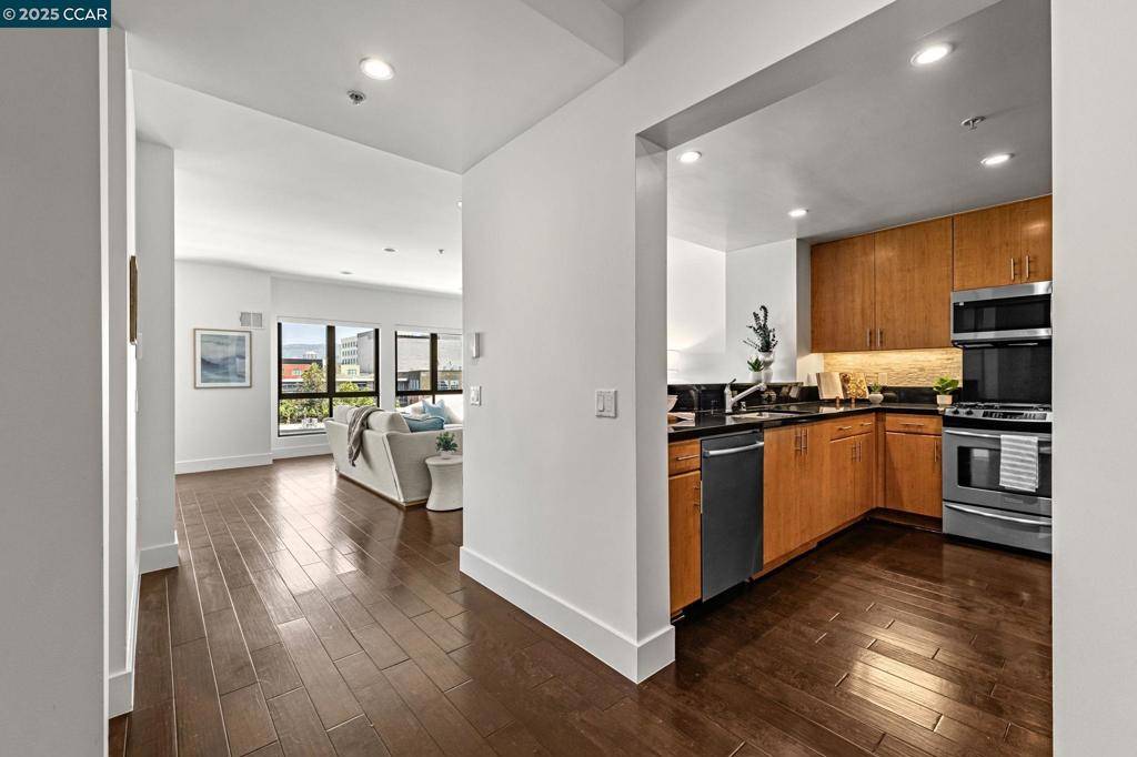 Oakland, CA 94612,438 W Grand Ave #410