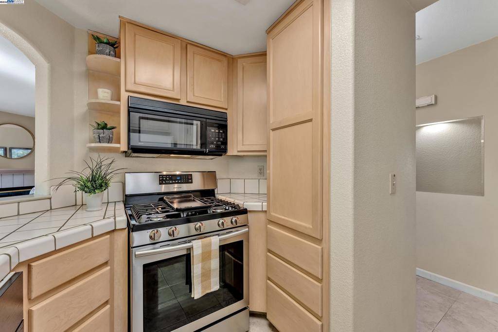 Hayward, CA 94546,21239 Gary Dr #317D