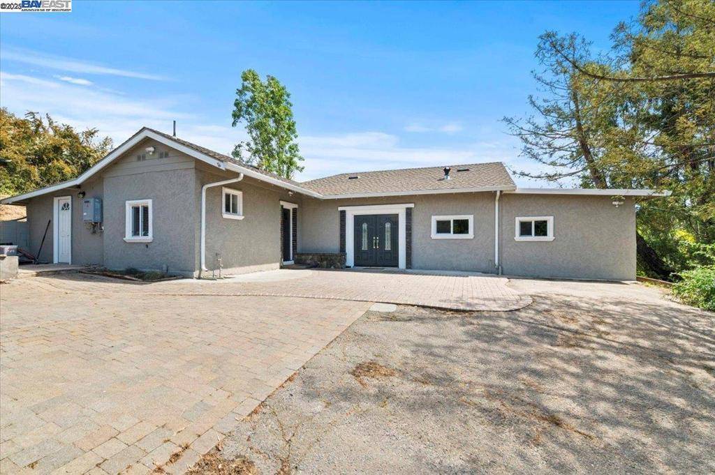Hayward, CA 94542,25774 Clover Rd
