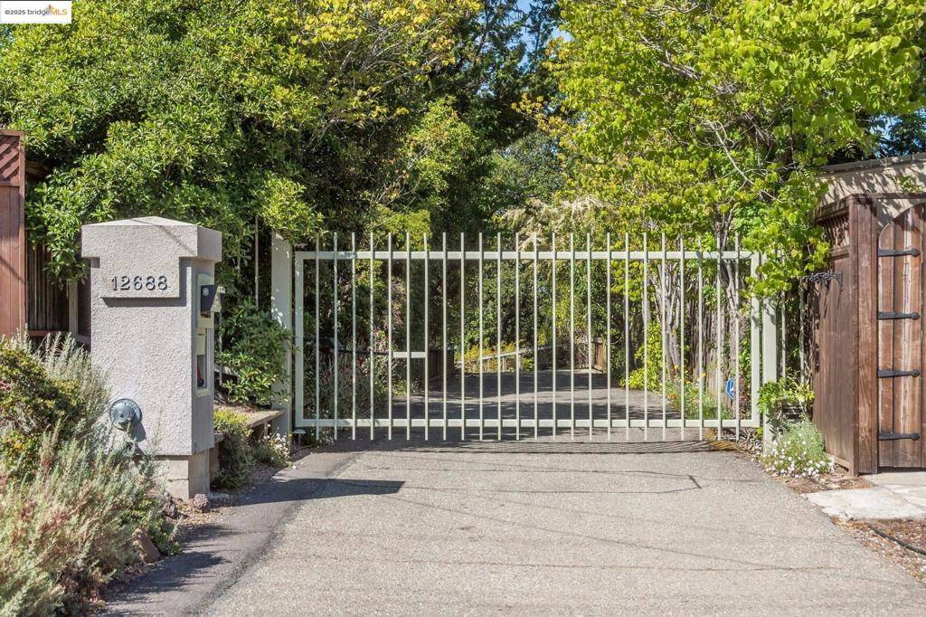 Oakland, CA 94619,12688 Brookpark Road