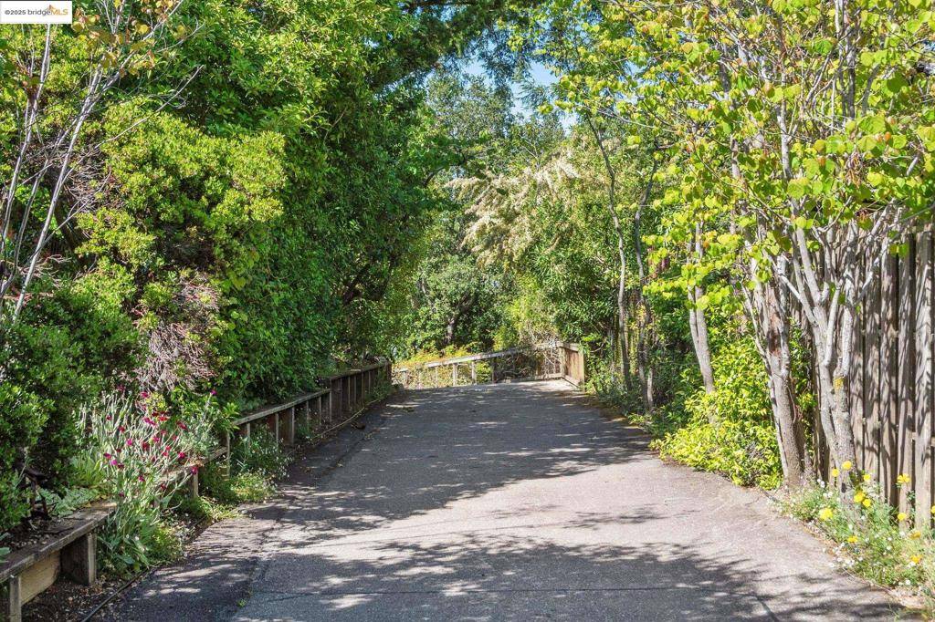 Oakland, CA 94619,12688 Brookpark Road