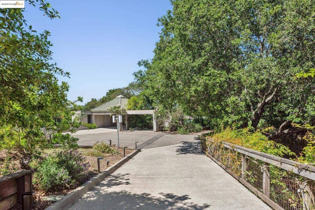 Oakland, CA 94619,12688 Brookpark Road