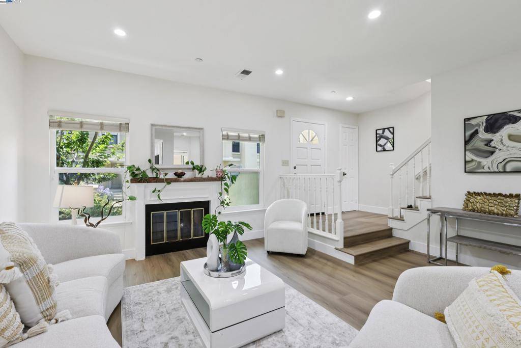Sunnyvale, CA 94086,963 La Mesa Ter #H