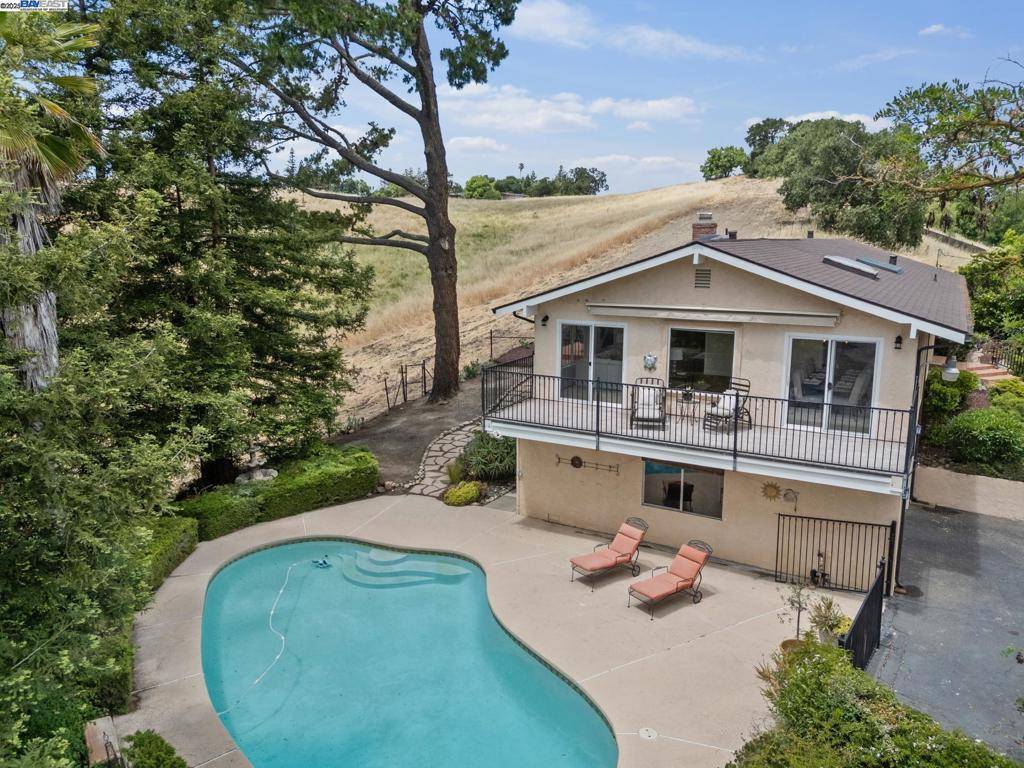 Walnut Creek, CA 94595,375 Montecillo Dr