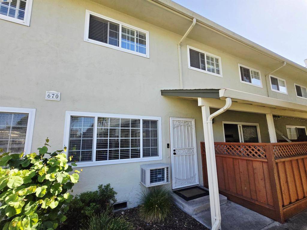 San Leandro, CA 94579,670 Fargo Ave #2