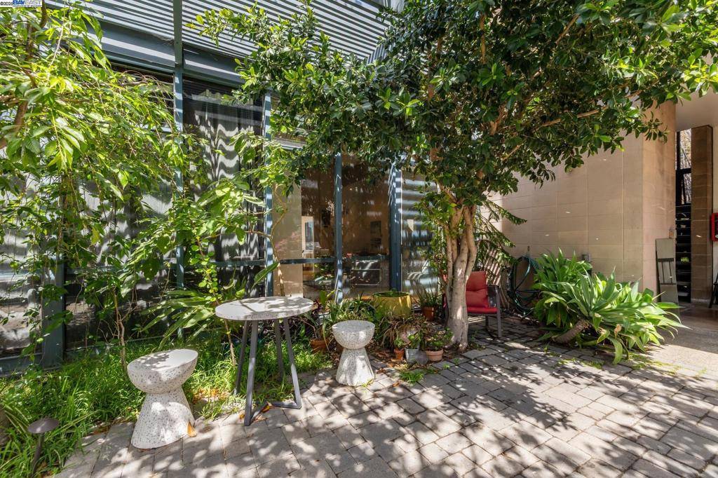 Oakland, CA 94612,2112 West St #2