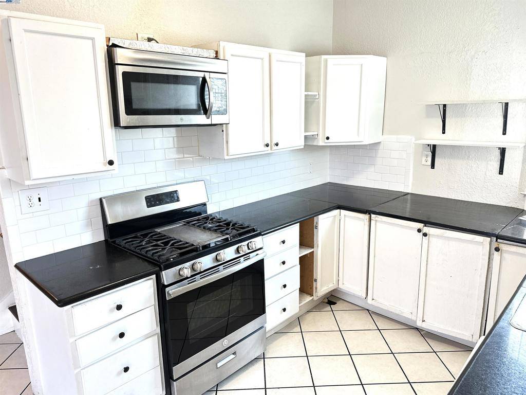 Oakland, CA 94621,1610 85th Avenue