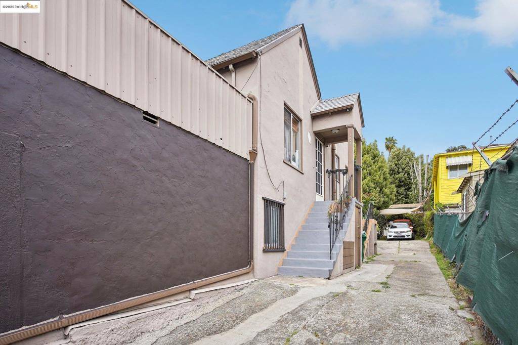 Oakland, CA 94605,7960 Macarthur Blvd