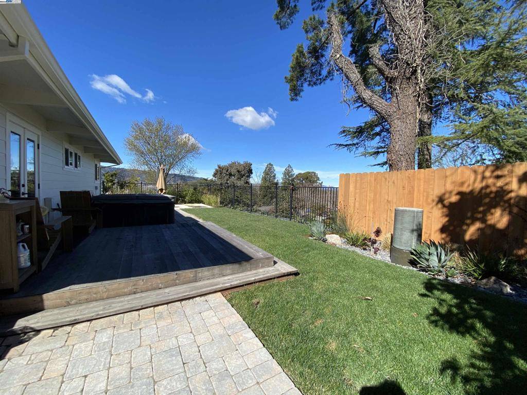 Pleasanton, CA 94566,588 E Angela St