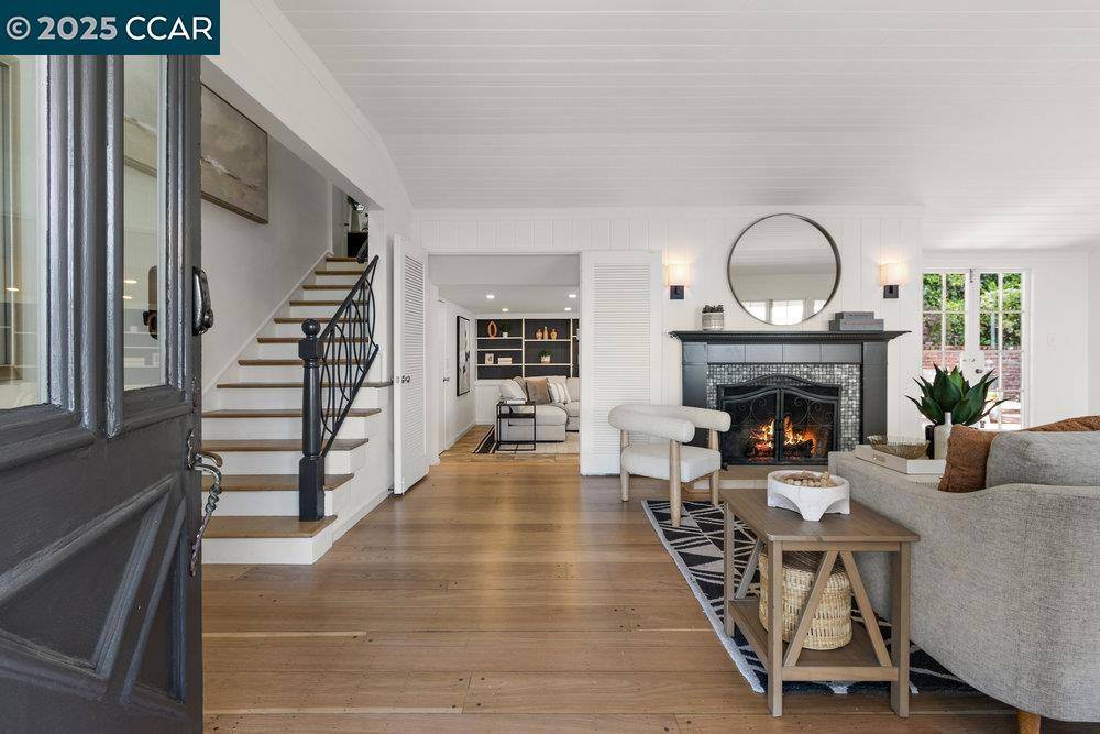 Oakland, CA 94611,6342 Chelton Dr