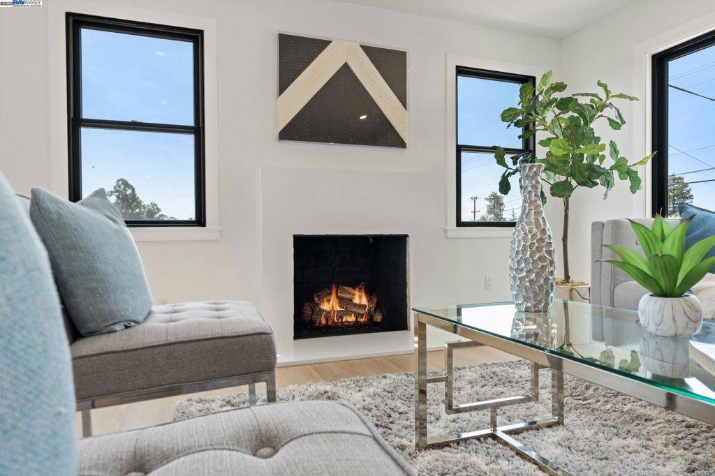 Castro Valley, CA 94546,18878 brickell way
