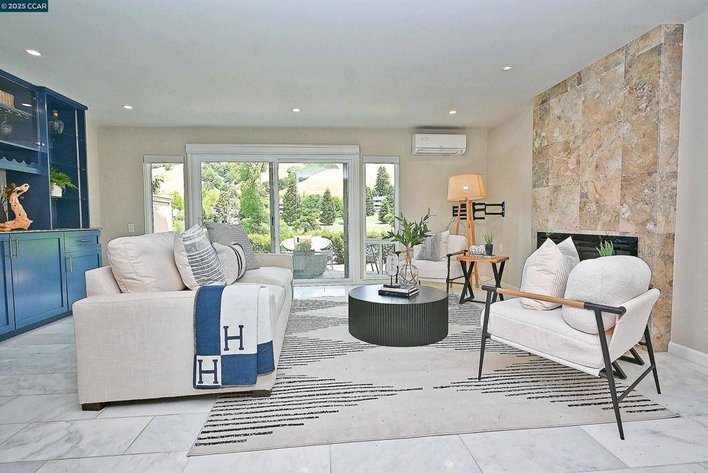 Walnut Creek, CA 94595,3434 Tice Creek Dr #7