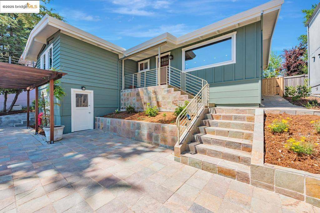 Oakland, CA 94611,6815 Paso Robles Dr