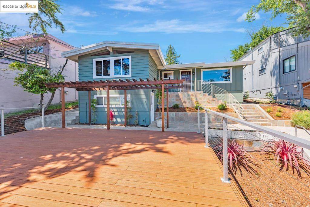 Oakland, CA 94611,6815 Paso Robles Dr