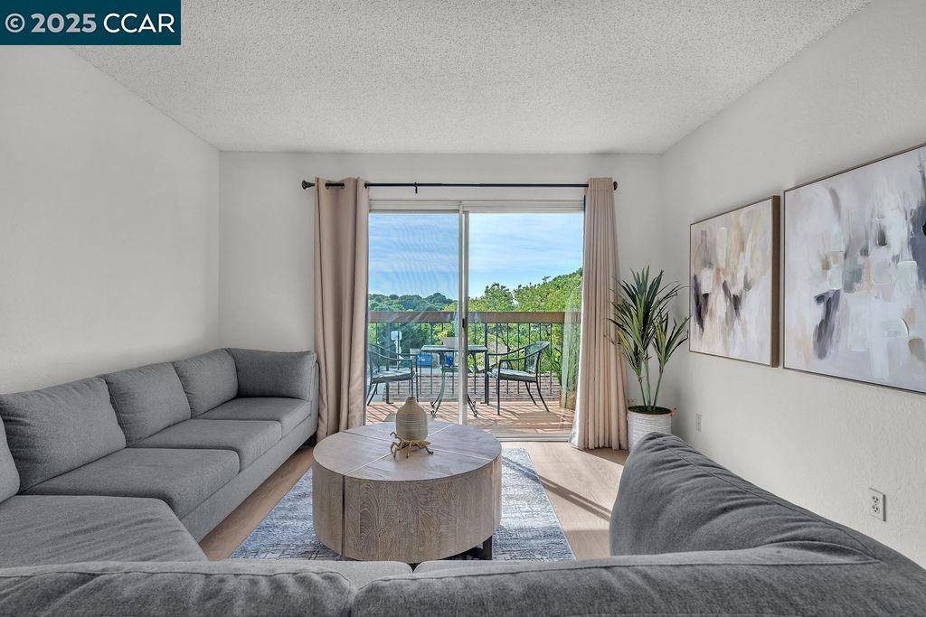 El Sobrante, CA 94803,5317 Ridgeview Cir #8