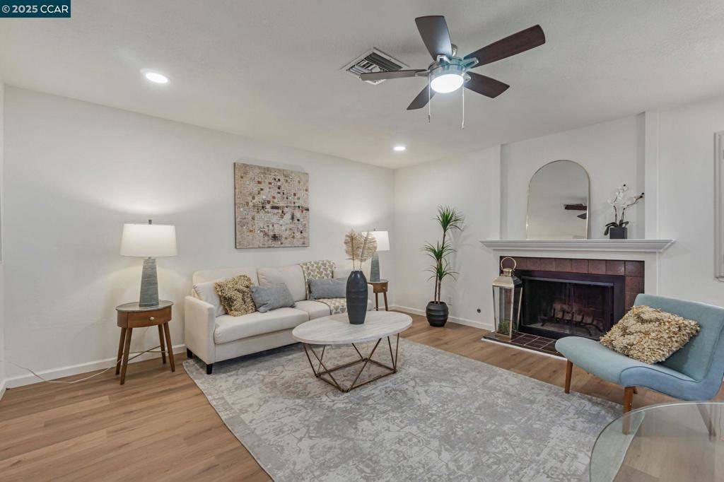 Concord, CA 94521-2585,3901 Clayton Road #8