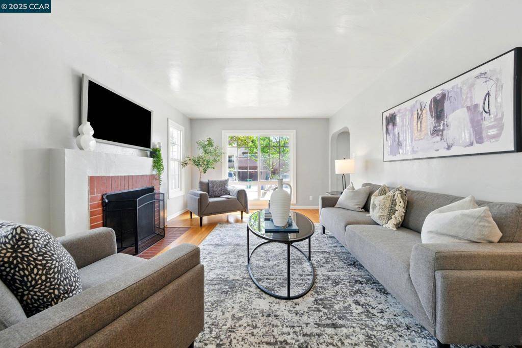 Albany, CA 94706,932 Pierce St