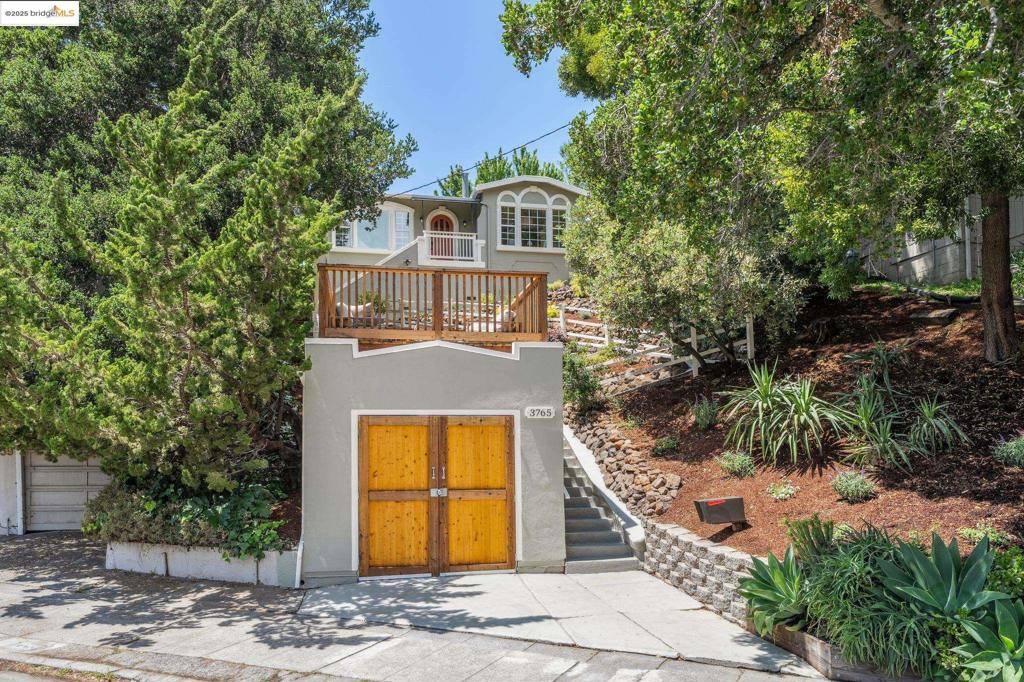 Oakland, CA 94602,3765 Canon Avenue