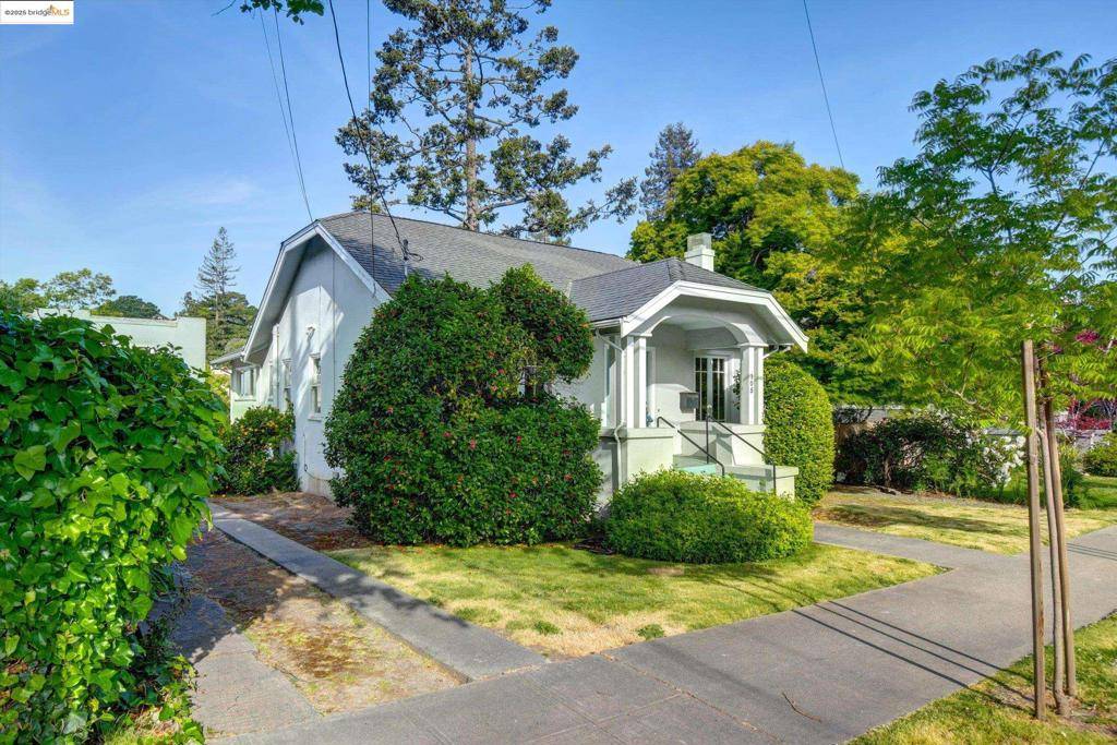 Piedmont, CA 94611,105 Manor Dr