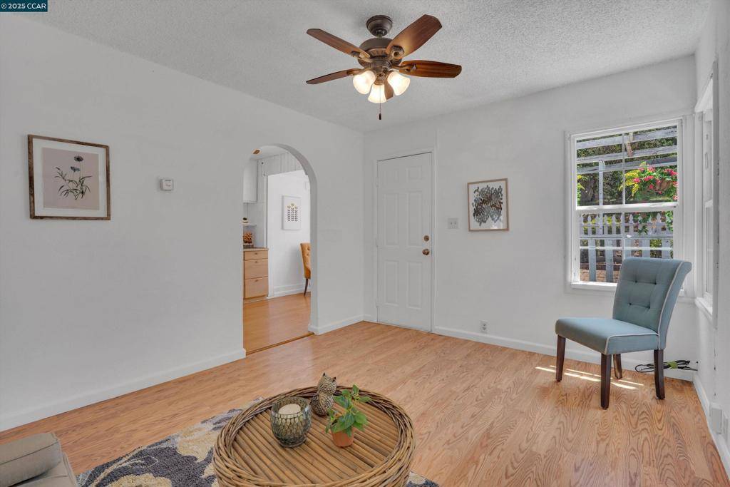 Martinez, CA 94553,881 Merle Ave