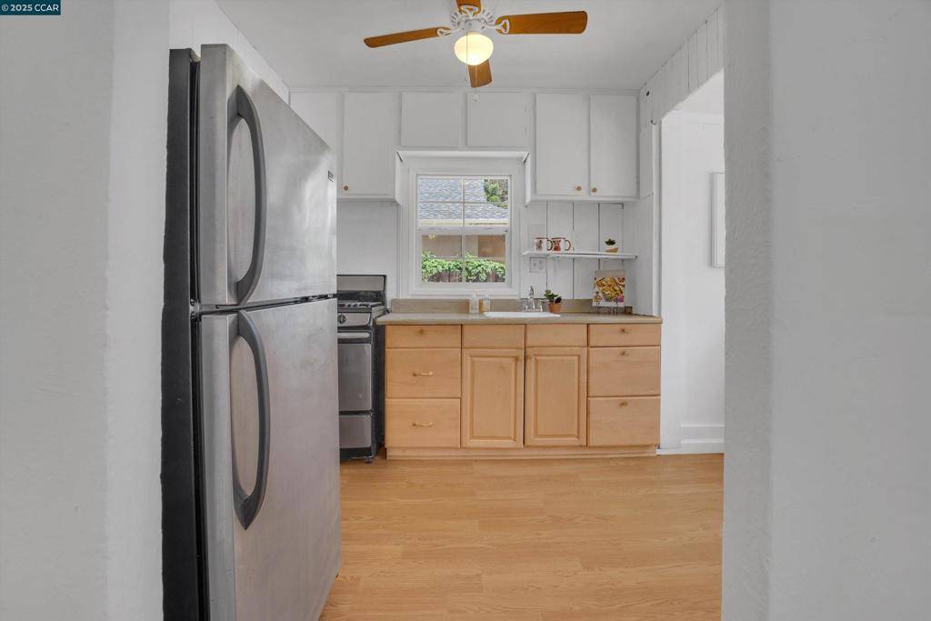 Martinez, CA 94553,881 Merle Ave